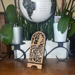 Wooden Phone Stand with Bird Design